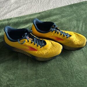 Brooke Men’s Hyperion Tempo Running Shoes